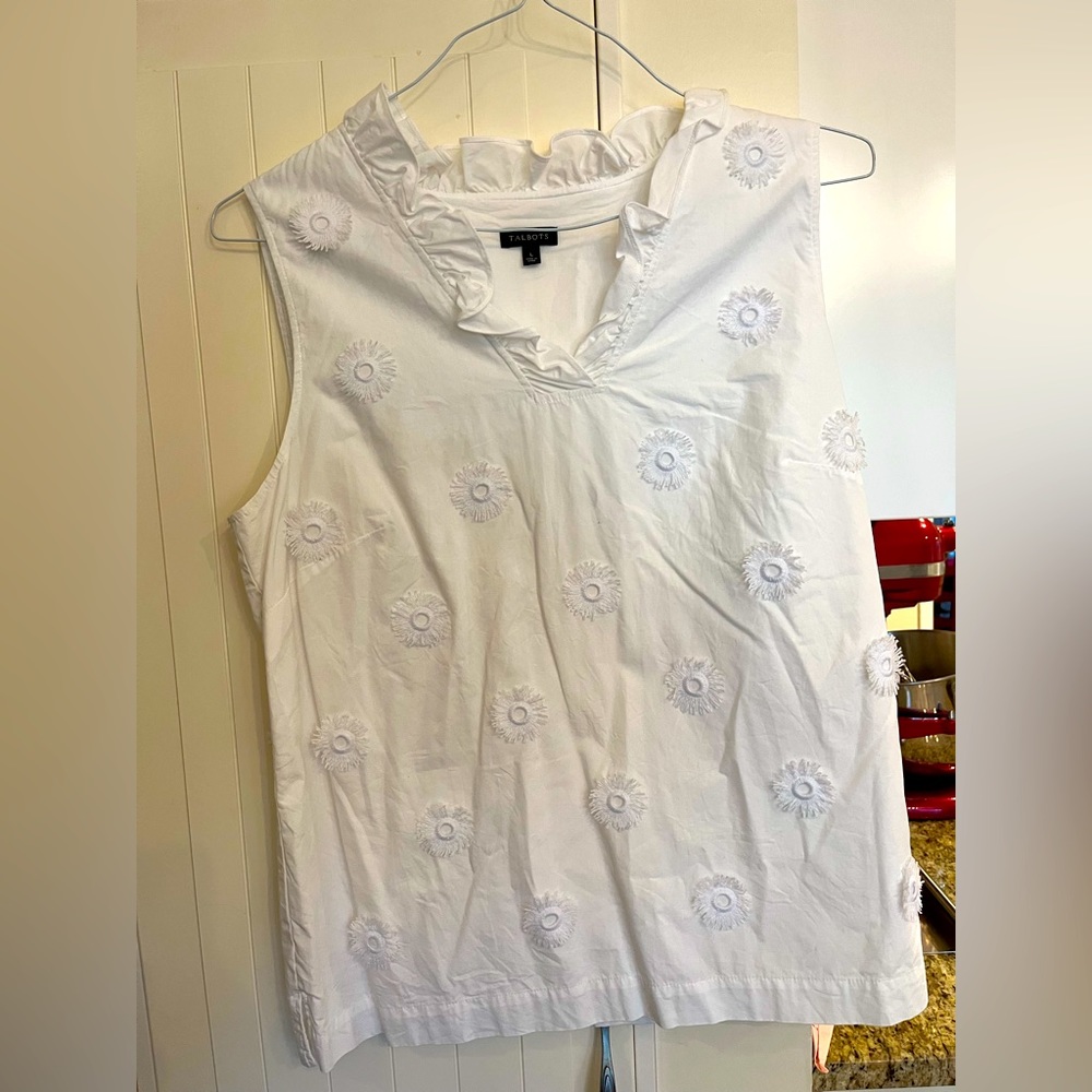 🎊closet closing. 
Beautiful Talbots Top, great new condition